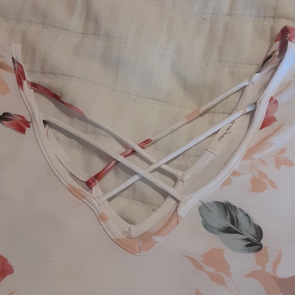 Floral Blouse - Picture 3 of 4